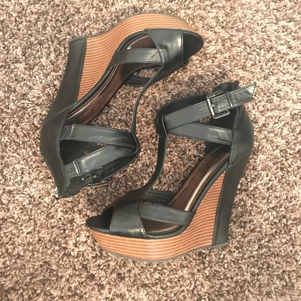 ✨SALE✨ BAMBOO Black Wedges